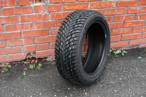 фото протектора и шины WINTERNOVA STUD II Шина ZMAX WINTERNOVA STUD II 215/55 R18 95T